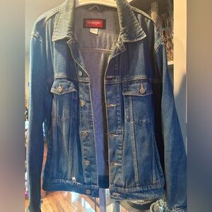 Men’s Wrangler denim jean jacket, size L